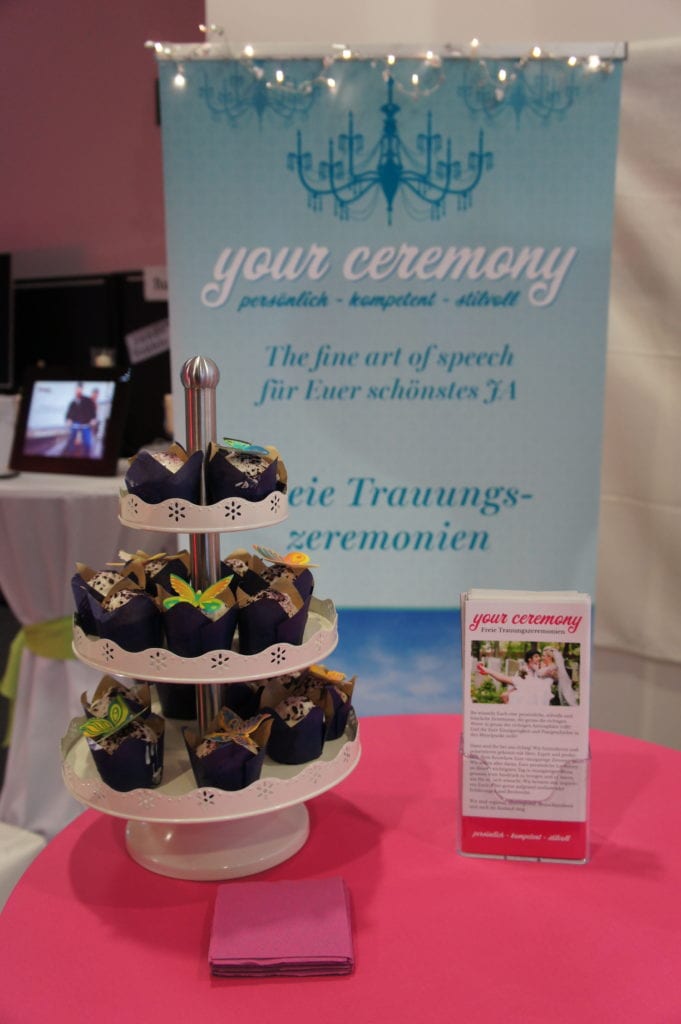Tisch mit Kuchen auf der Hochzeitsmesse Siegen